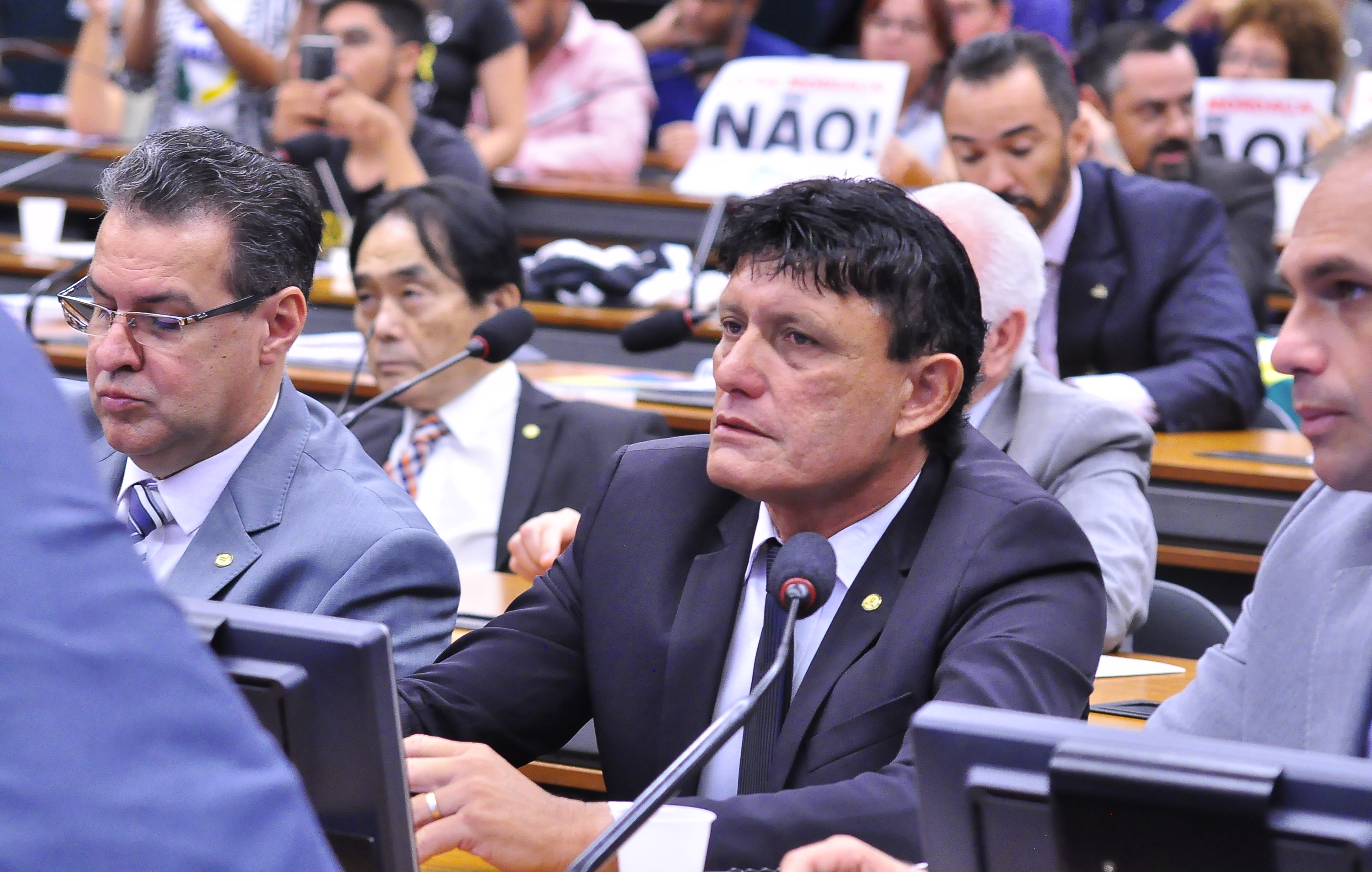 Parlamentar diz ter tido acesso a documentos que comprovam o vazamento de rejeitos minerais; (Foto: Cláudio Araújo)